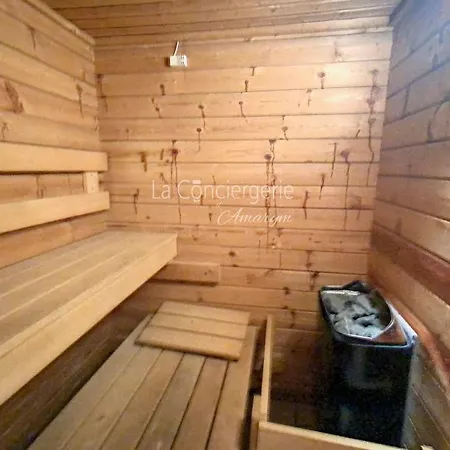 Le Bar De La Piscine Avec Piscine Sauna Et Jardin Dans Le Centre De Eu Nyaraló *