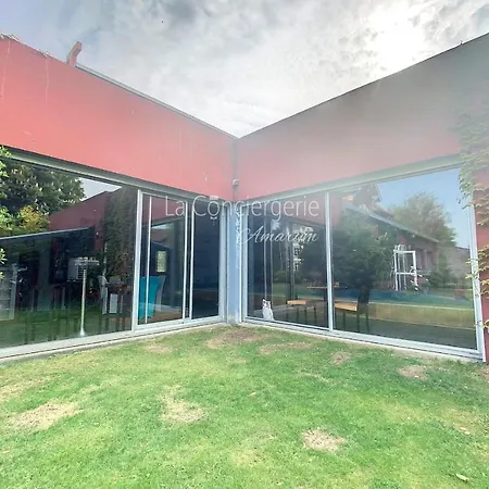 Nyaraló Le Bar De La Piscine Avec Piscine Sauna Et Jardin Dans Le Centre De Eu *