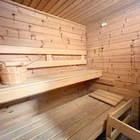 Le Bar De La Piscine Avec Piscine Sauna Et Jardin Dans Le Centre De Eu Nyaraló Eu