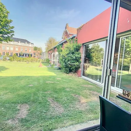 Le Bar De La Piscine Avec Piscine Sauna Et Jardin Dans Le Centre De Eu Nyaraló Eu