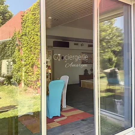 Nyaraló Le Bar De La Piscine Avec Piscine Sauna Et Jardin Dans Le Centre De Eu