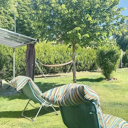 Le Bar De La Piscine Avec Piscine Sauna Et Jardin Dans Le Centre De Eu Nyaraló *