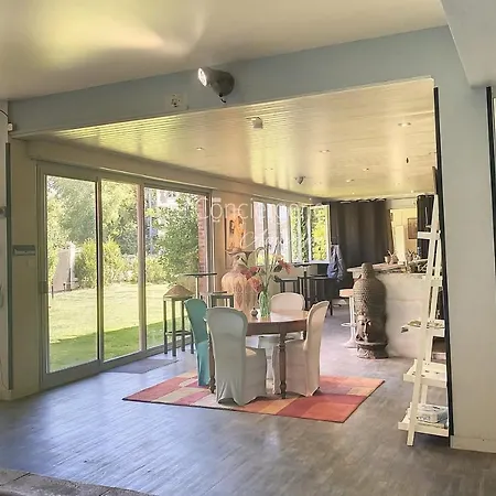 Nyaraló Le Bar De La Piscine Avec Piscine Sauna Et Jardin Dans Le Centre De Eu Eu