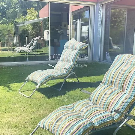 Le Bar De La Piscine Avec Piscine Sauna Et Jardin Dans Le Centre De Eu Nyaraló *