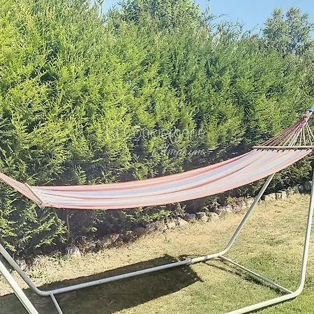 Le Bar De La Piscine Avec Piscine Sauna Et Jardin Dans Le Centre De Eu * Eu